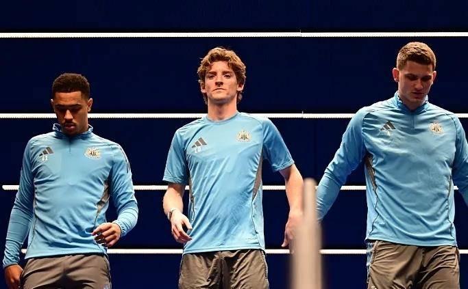 7-2血洗!拉菲尼亚独造5球封神,巴萨把纽卡踢成了筛子